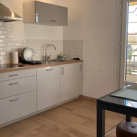 Portes De La Vielle - 3 Bedrooms & Parking Apartment