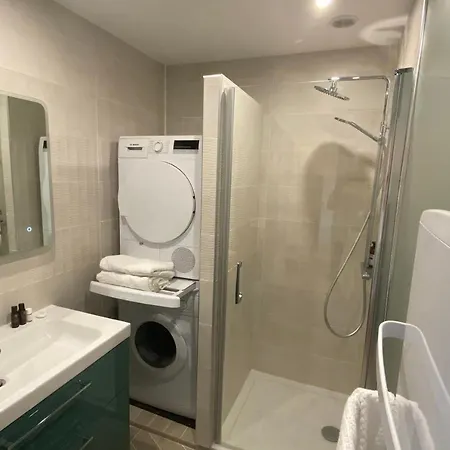 Portes De La Vielle - 3 Bedrooms & Parking Apartment